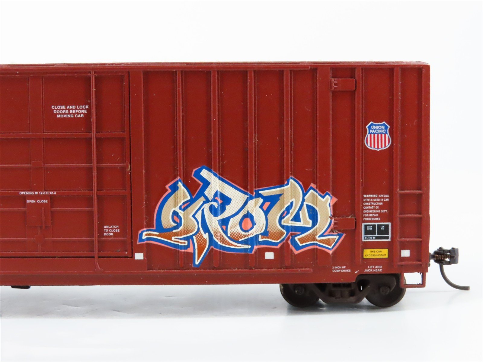 HO Scale LBF CHTT / UP Union Pacific 50' Hi-Cube Box Car #160027 w/ Graffiti
