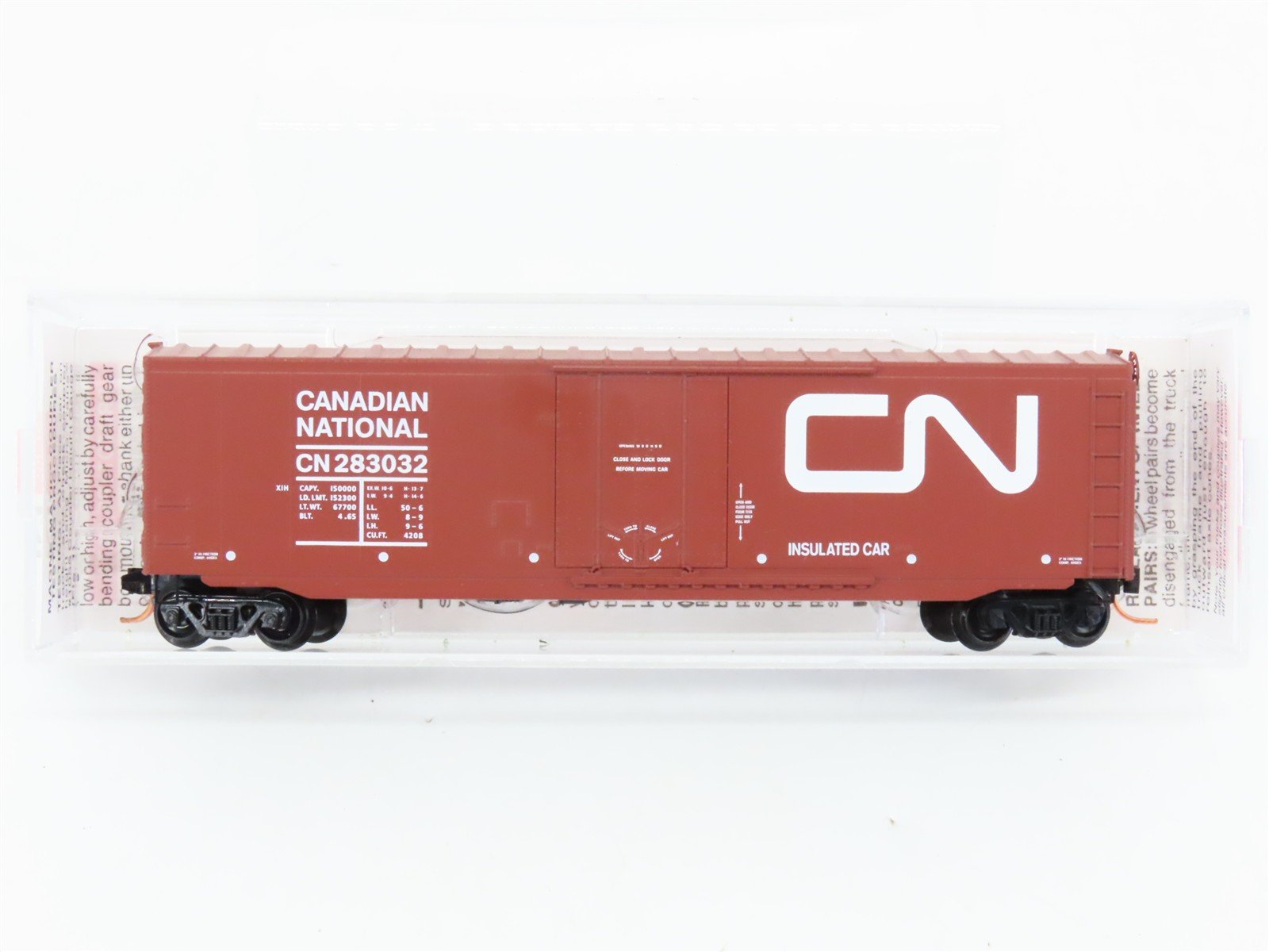 N Scale Micro-Trains 38340 CN Canadian National 50' Plug Door Box Car 283032 RTR