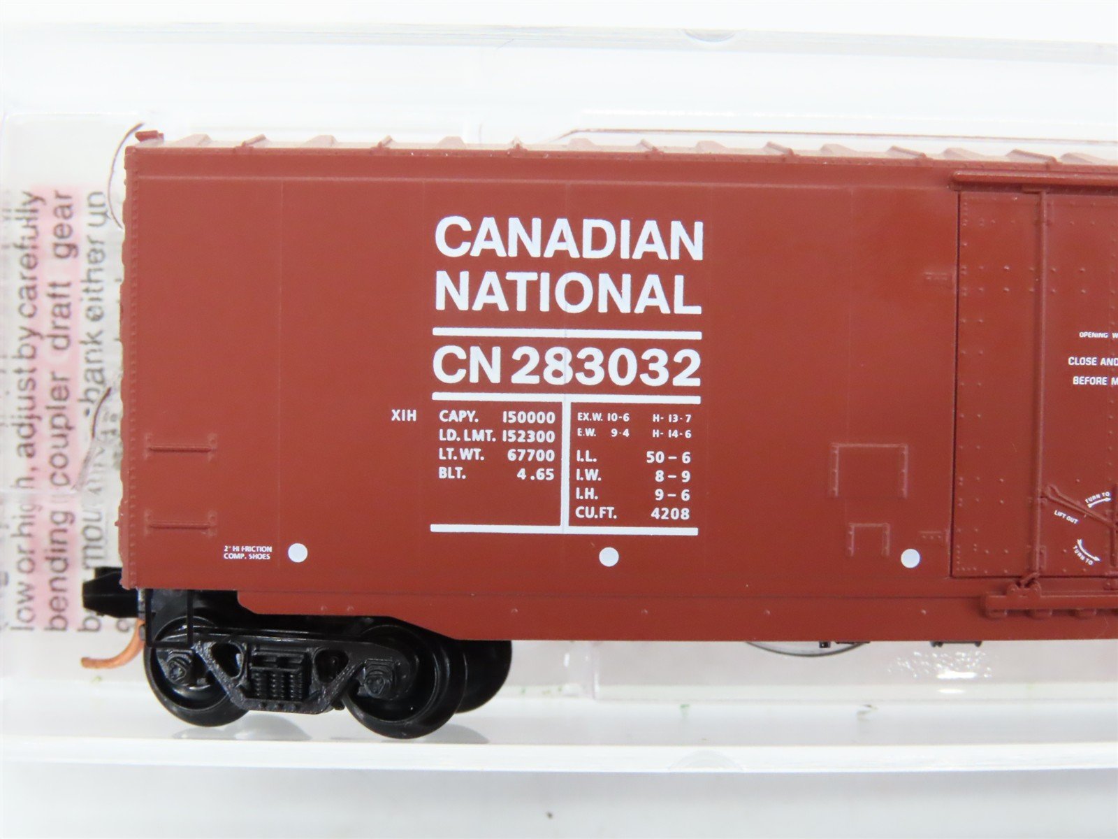 N Scale Micro-Trains 38340 CN Canadian National 50' Plug Door Box Car 283032 RTR
