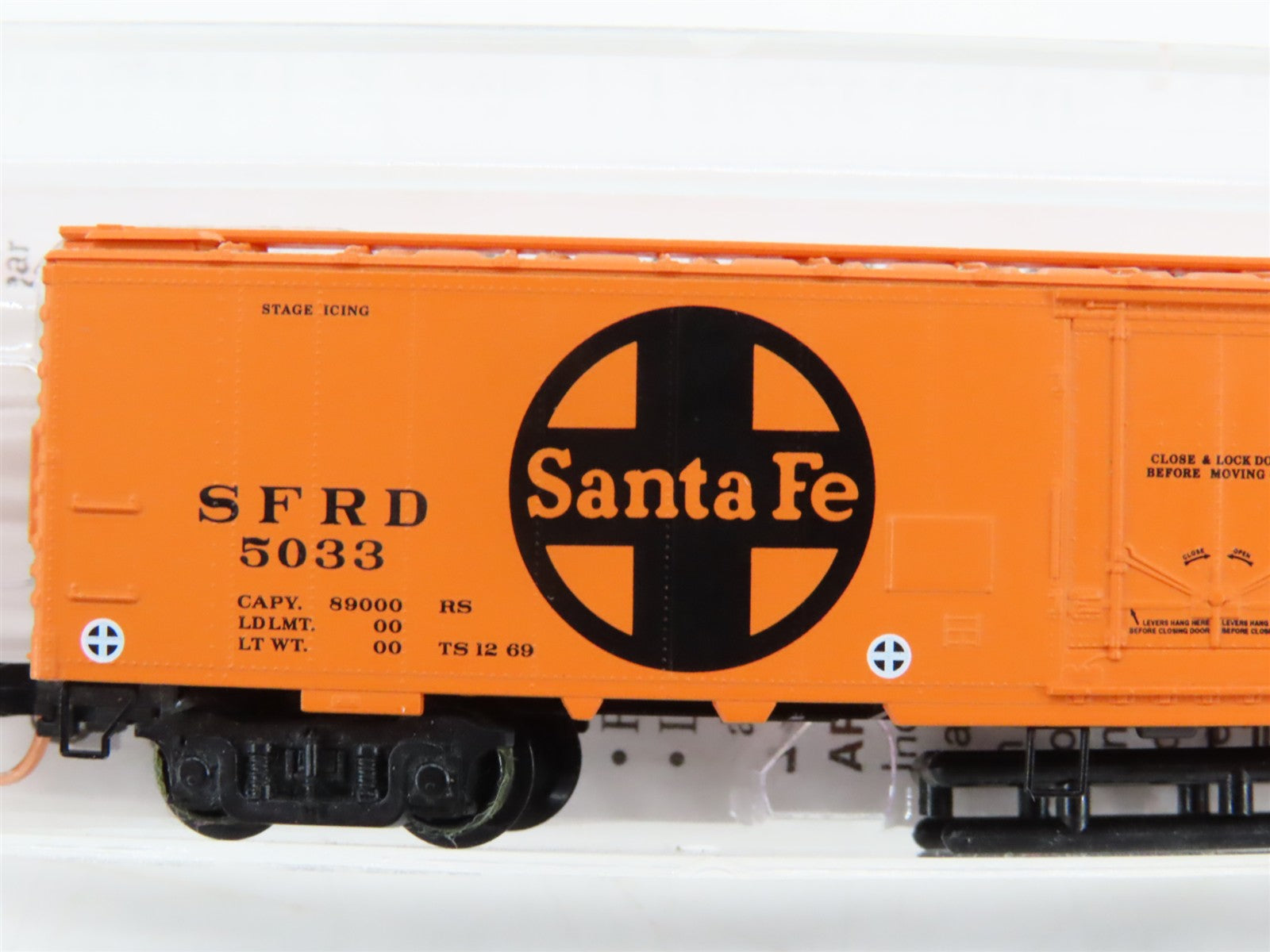 N Scale Micro-Trains 52050 ATSF Santa Fe 52' Express Reefer 5033 RTR