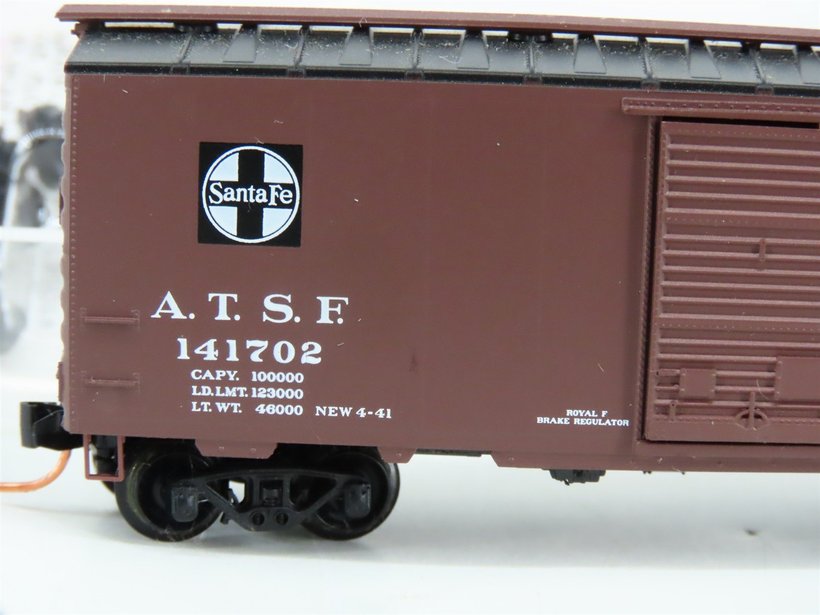 N Scale Micro-Trains 20460 ATSF Atchison, Topeka & Santa Fe 40' Box Car RTR