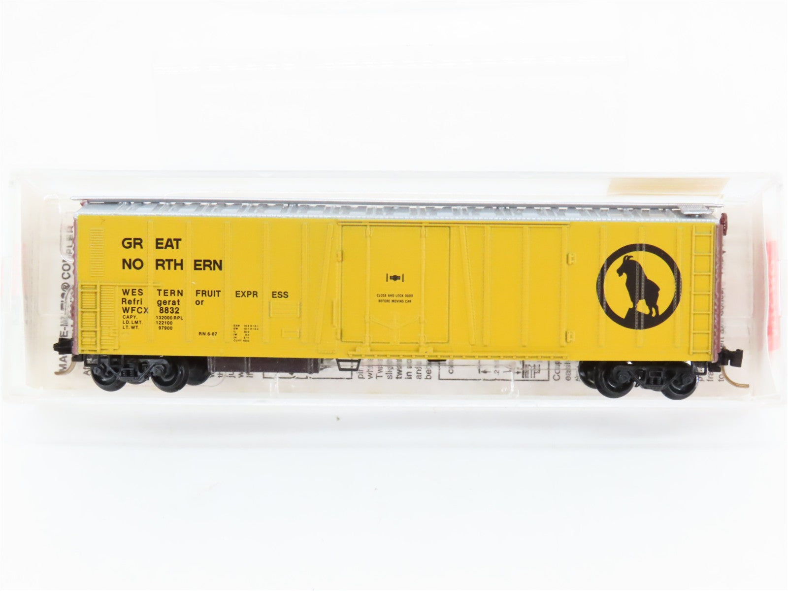 N Scale Micro-Trains 32340 GN Great Northern 50' Plug Door Box Car 8832 RTR