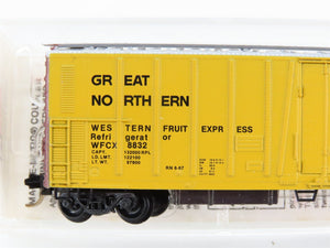 N Scale Micro-Trains 32340 GN Great Northern 50' Plug Door Box Car 8832 RTR