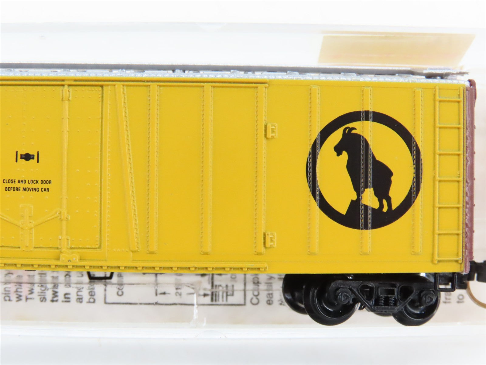 N Scale Micro-Trains 32340 GN Great Northern 50' Plug Door Box Car 8832 RTR