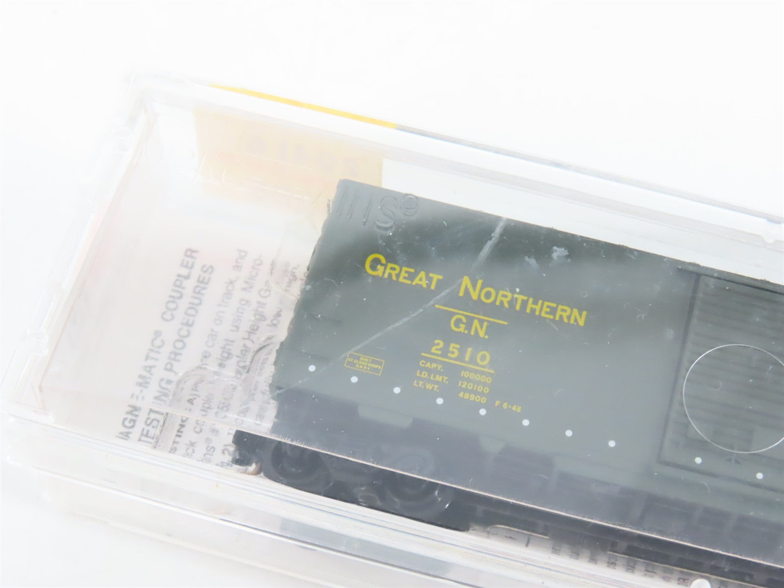 N Scale Micro-Trains 20416 GN Great Northern 40' Box Car 2510 RTR