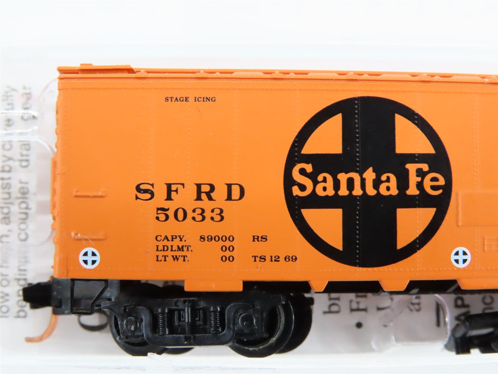 N Scale Micro-Trains 52050 SFRD Santa Fe 52' Express Reefer 5033 RTR