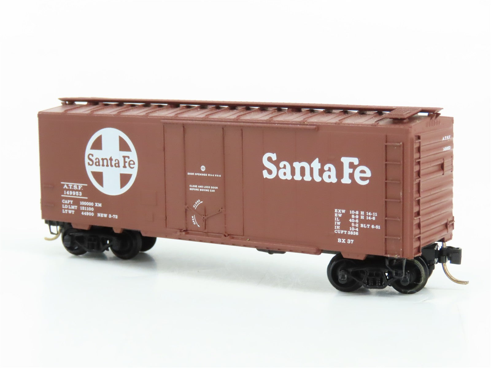 N Scale Micro-Trains 21110 ATSF Santa Fe 40' Plug Door Box Car 149953 RTR