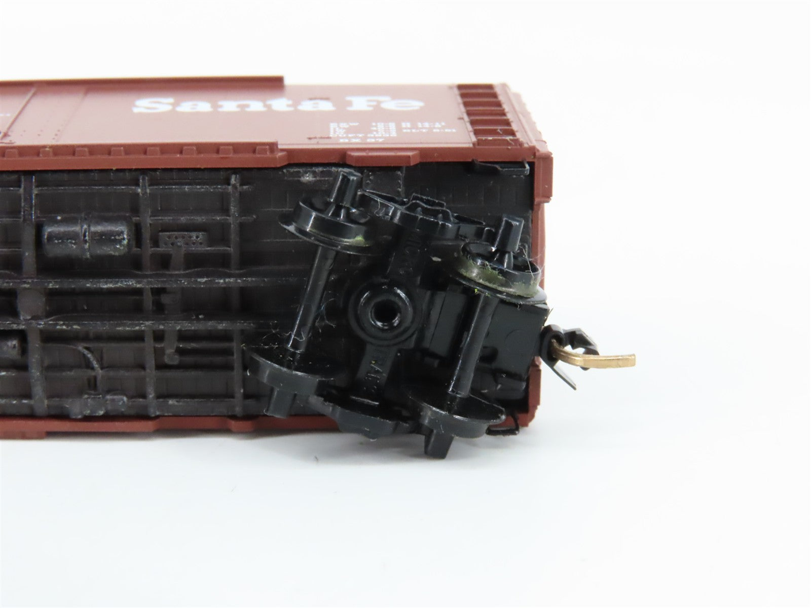 N Scale Micro-Trains 21110 ATSF Santa Fe 40' Plug Door Box Car 149953 RTR