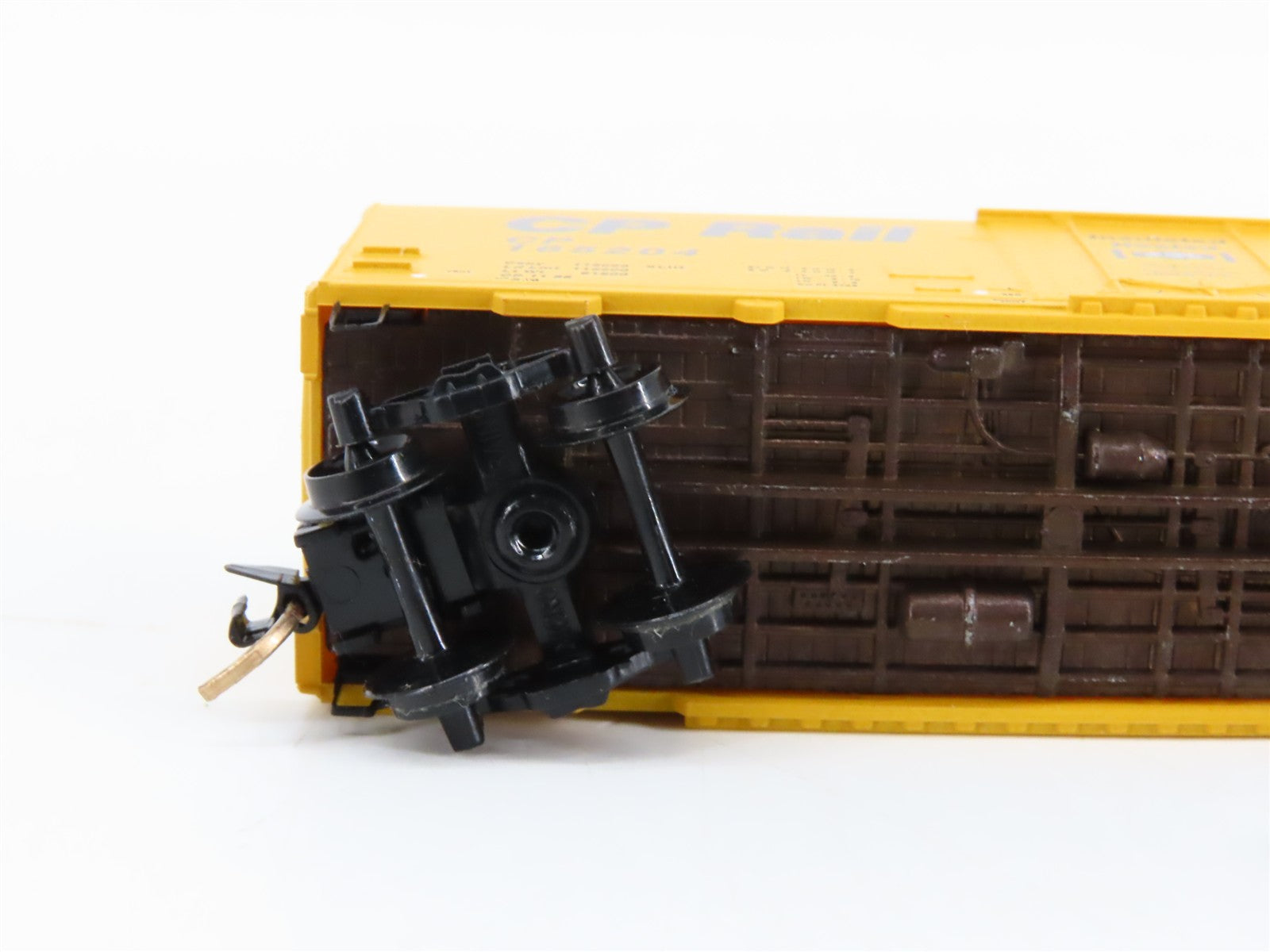 N Scale Micro-Trains 74010 CP Canadian Pacific 40' Plug Door Box Car 165204 RTR