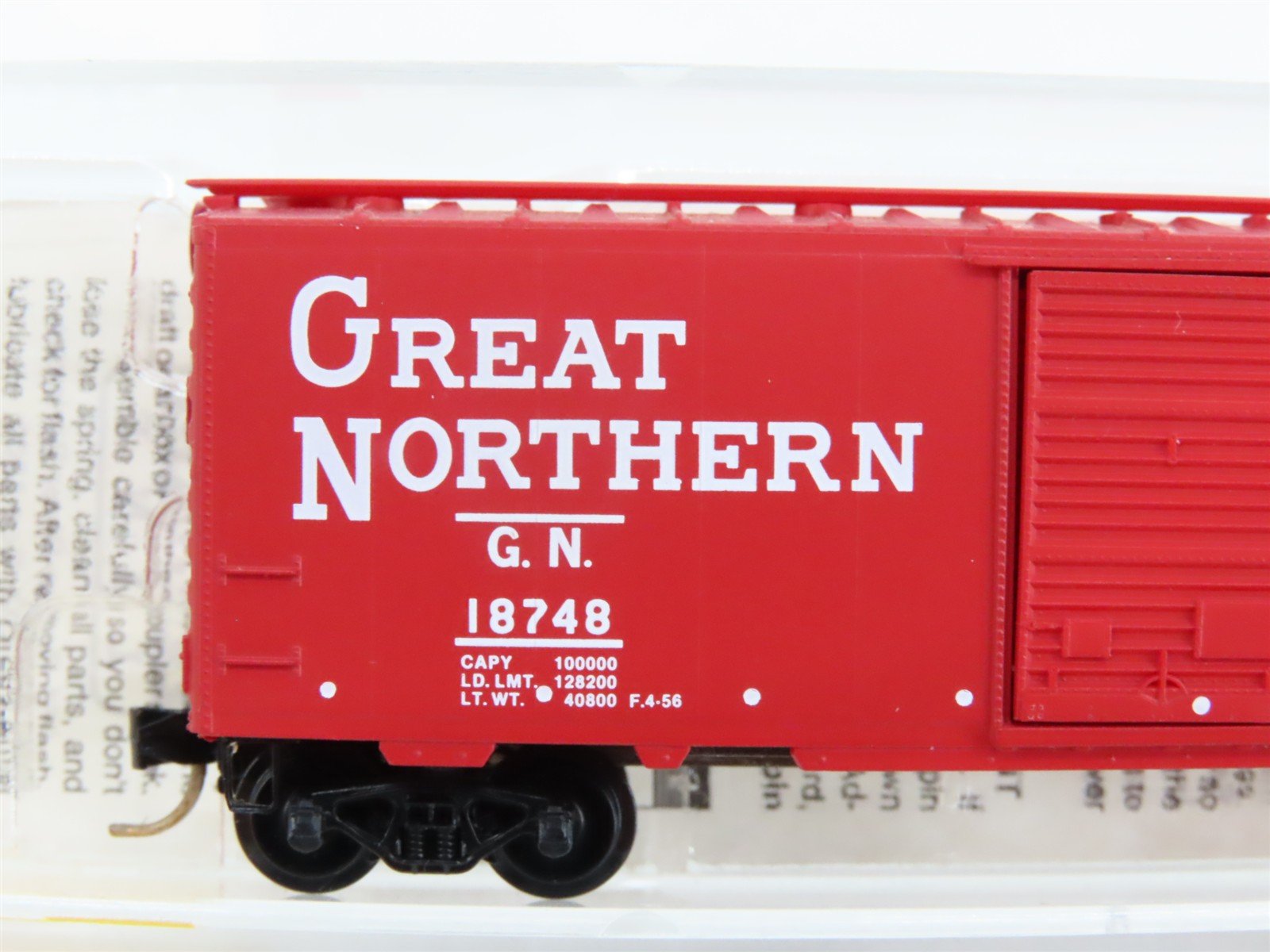 N Scale Micro-Trains 20156 GN Great Northern 40' Box Car 18748 RTR