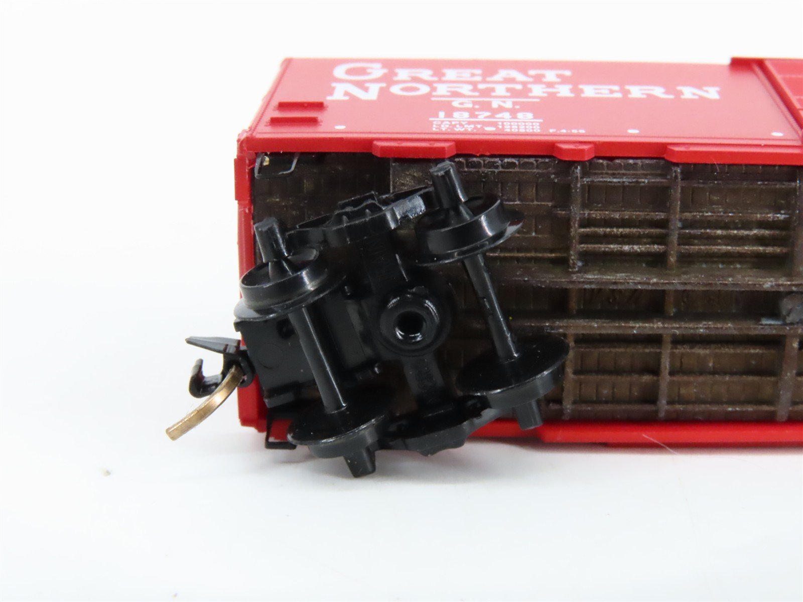 N Scale Micro-Trains 20156 GN Great Northern 40' Box Car 18748 RTR