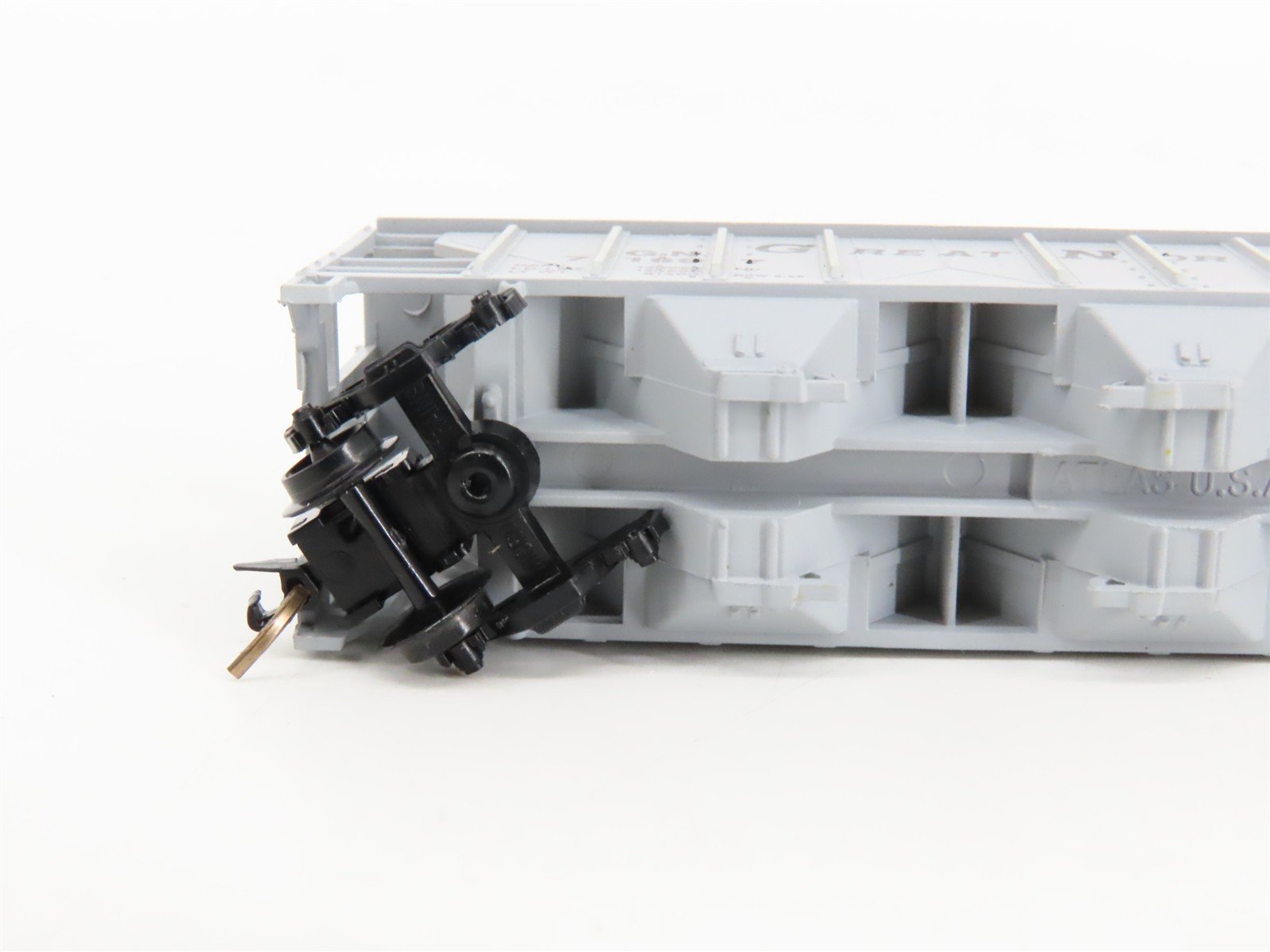 N Scale Atlas 9212-2 GN Great Northern 47' 2-Bay Covered Hopper 71697 RTR