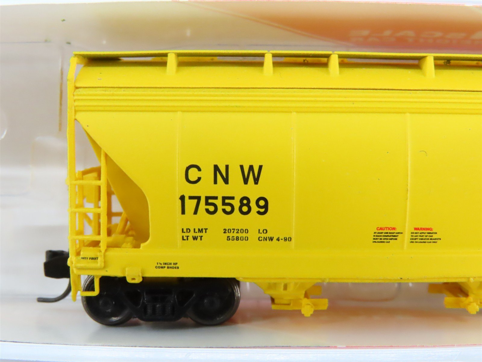 N Scale InterMountain 66522-11 Chicago & North Western 2-Bay Covered Hopper RTR