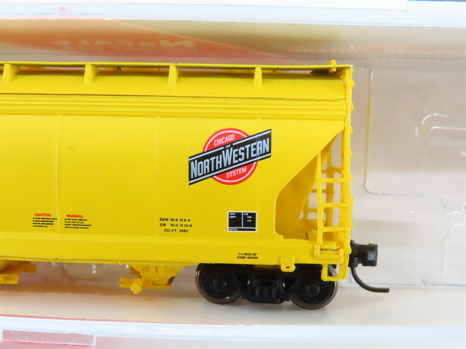 N Scale InterMountain 66522-11 Chicago & North Western 2-Bay Covered Hopper RTR