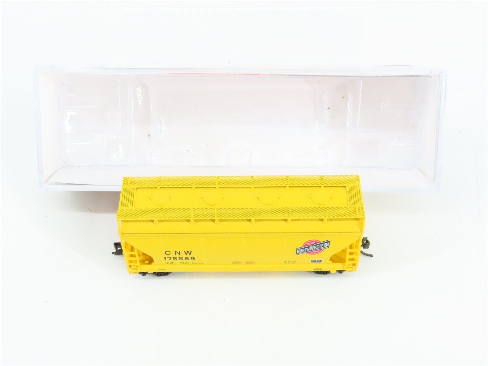 N Scale InterMountain 66522-11 Chicago & North Western 2-Bay Covered Hopper RTR