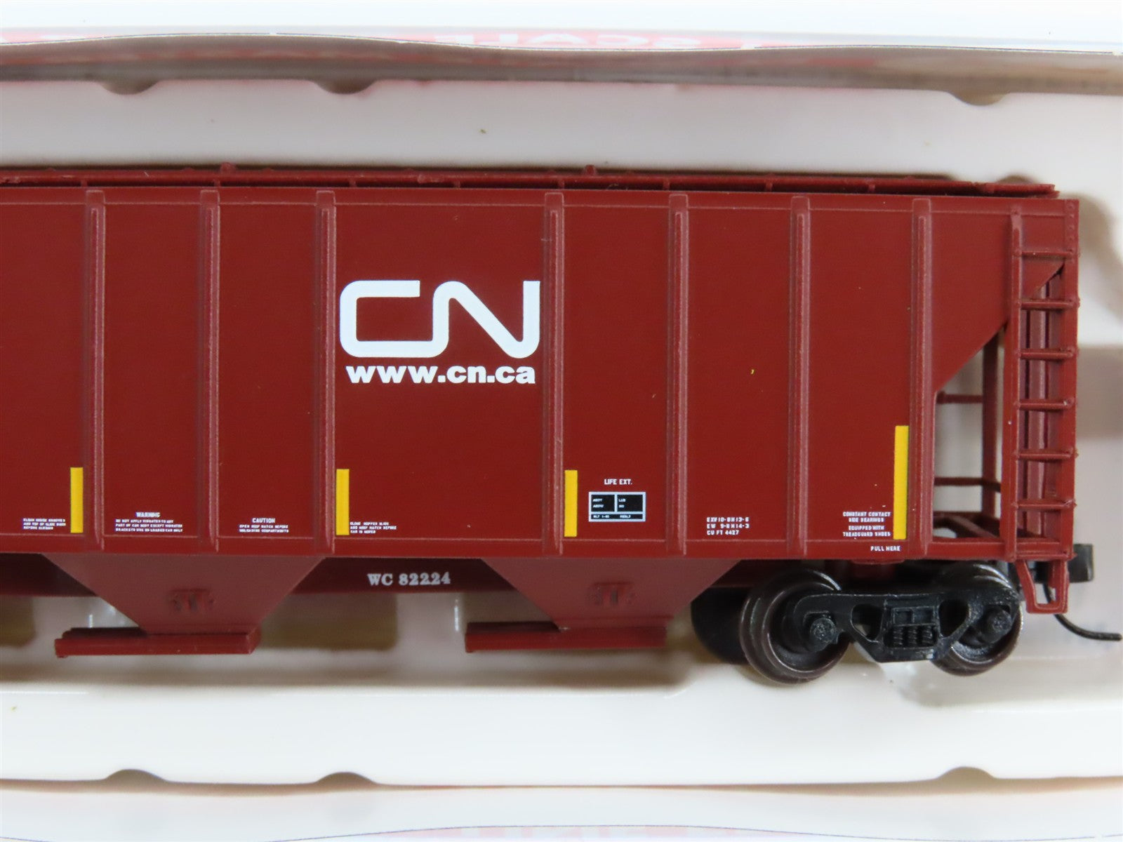 N Scale Atlas 50004594 WC Canadian National 3-Bay Covered Hopper 82224 RTR