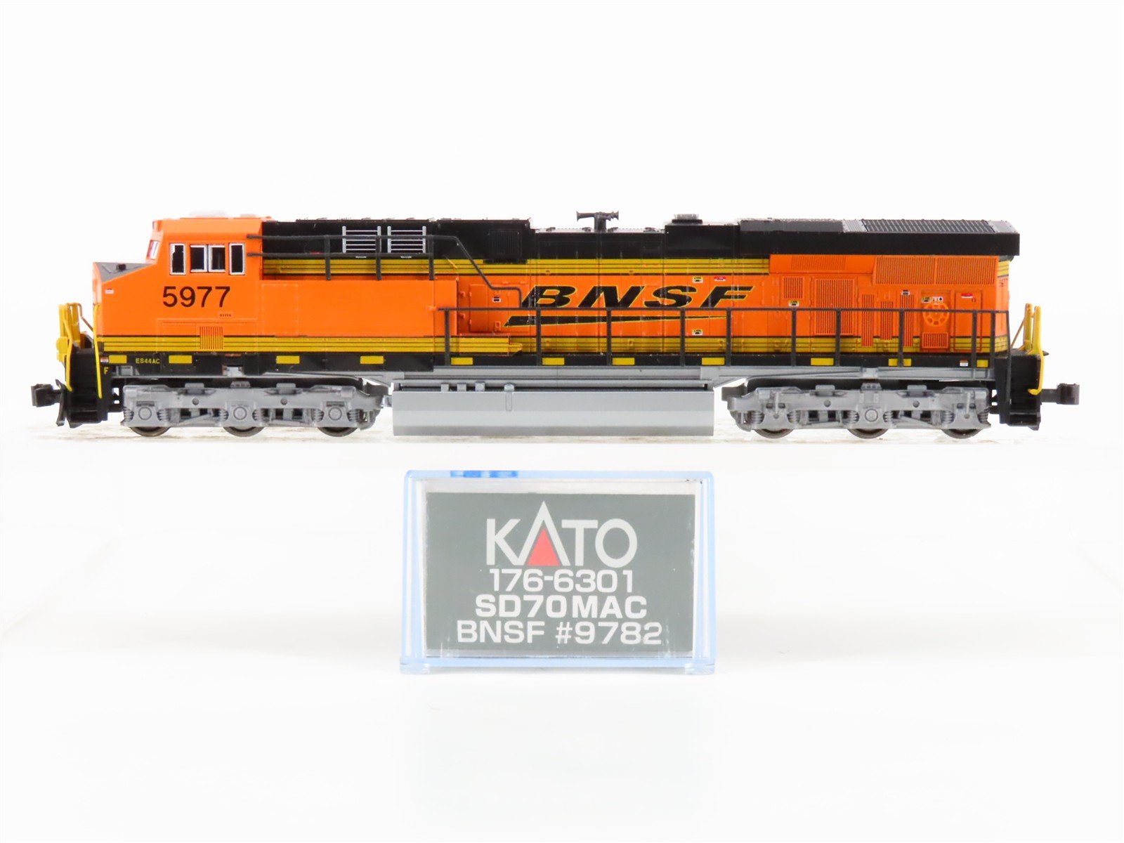 N Scale KATO 176-6301 BNSF Railway EMD SD70MAC Diesel #5977 - DCC Ready