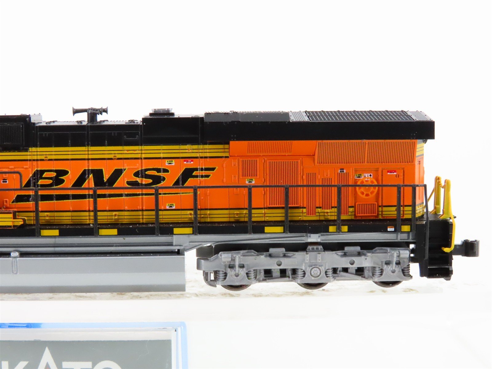 N Scale KATO 176-6301 BNSF Railway EMD SD70MAC Diesel #5977 - DCC Ready