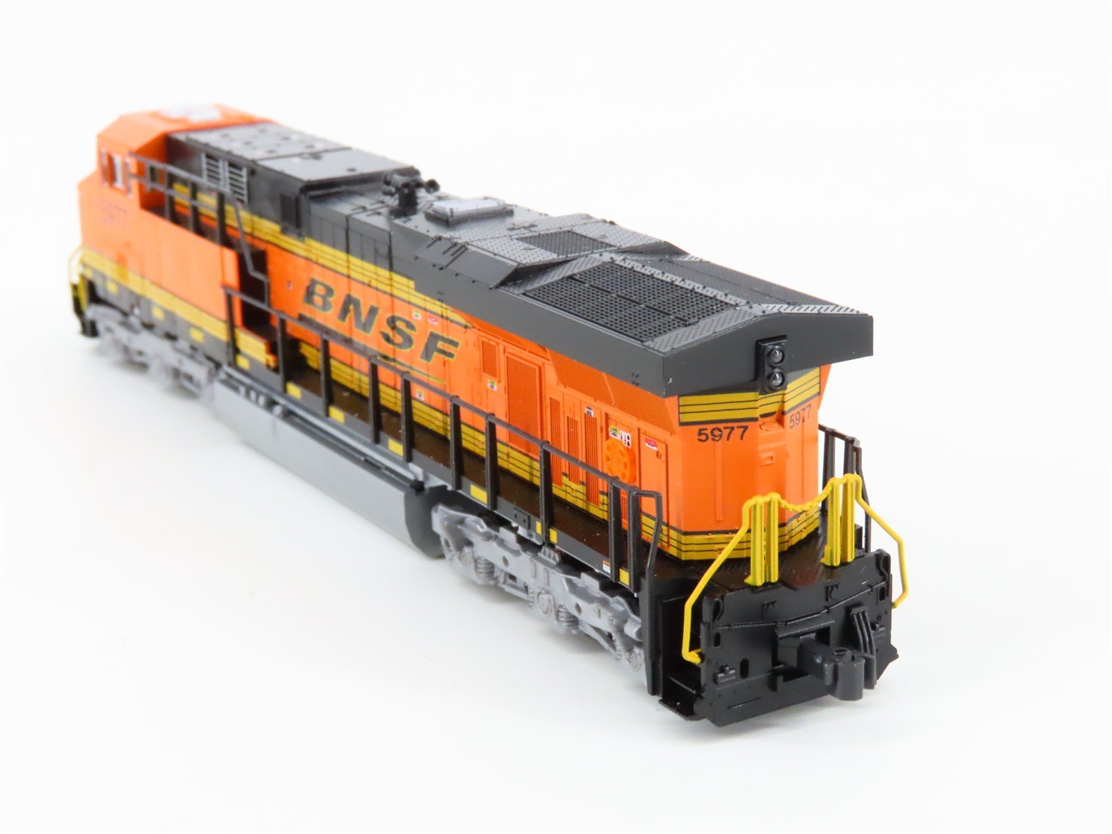 N Scale KATO 176-6301 BNSF Railway EMD SD70MAC Diesel #5977 - DCC Ready