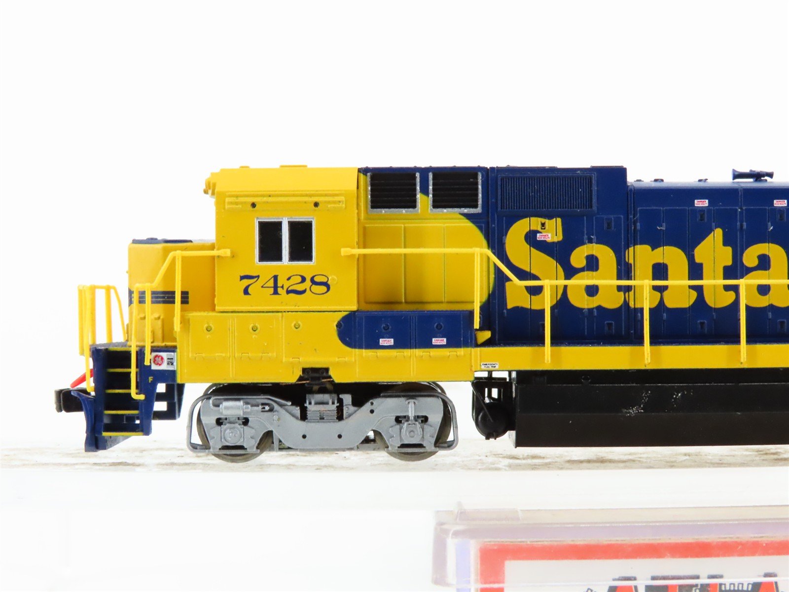N Scale Atlas 48705 ATSF Santa Fe Dash 8-40B Diesel Locomotive #7428 - DCC Ready