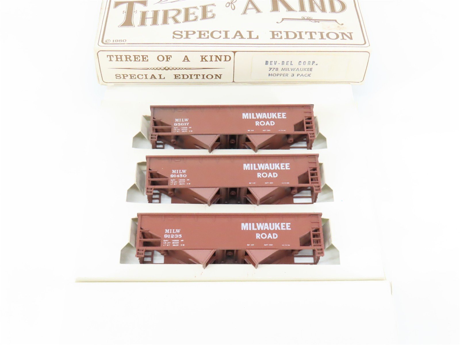 HO Scale Bev-Bel 778 MILW Milwaukee Road 2-Bay Open Hopper 3-Car Kit