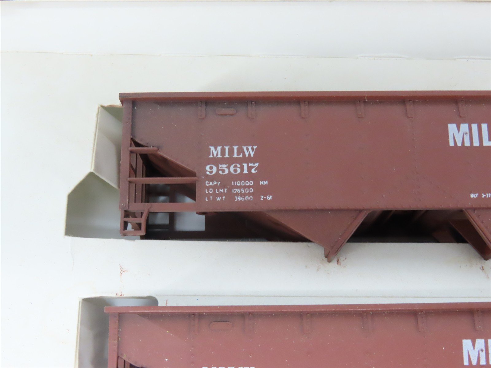 HO Scale Bev-Bel 778 MILW Milwaukee Road 2-Bay Open Hopper 3-Car Kit