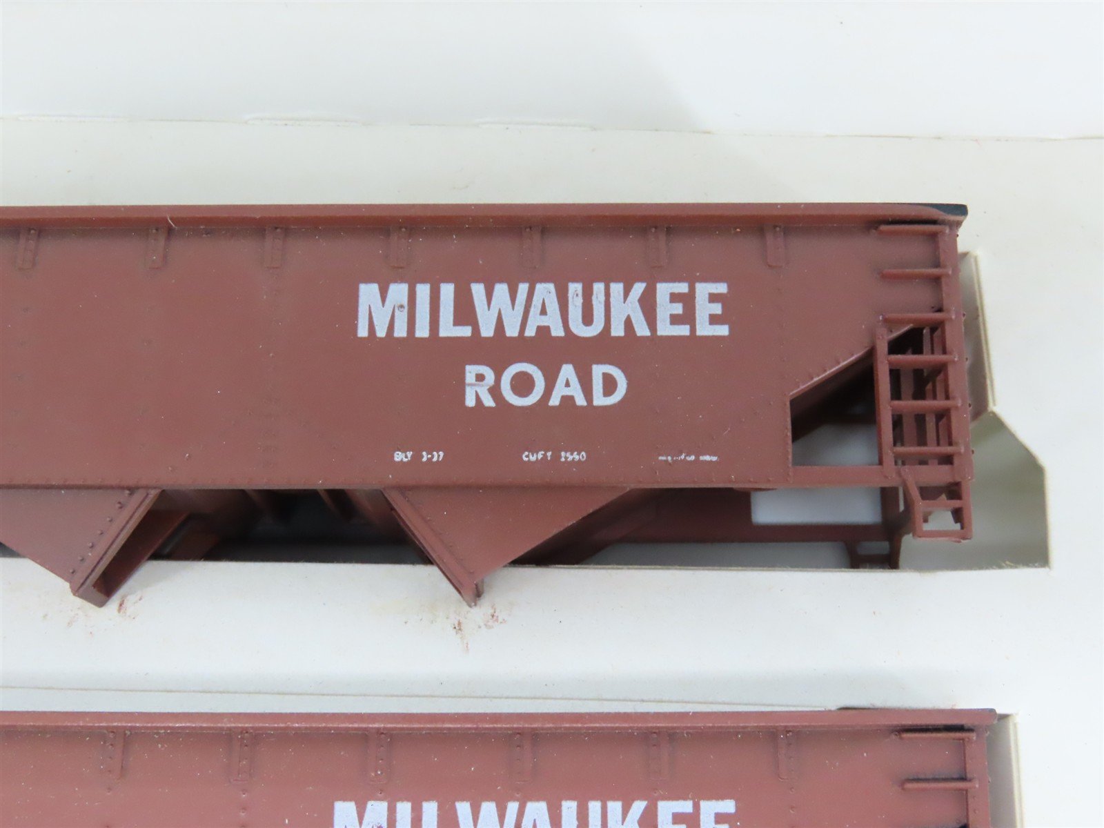 HO Scale Bev-Bel 778 MILW Milwaukee Road 2-Bay Open Hopper 3-Car Kit