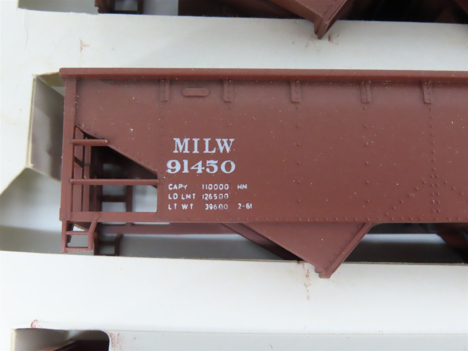 HO Scale Bev-Bel 778 MILW Milwaukee Road 2-Bay Open Hopper 3-Car Kit
