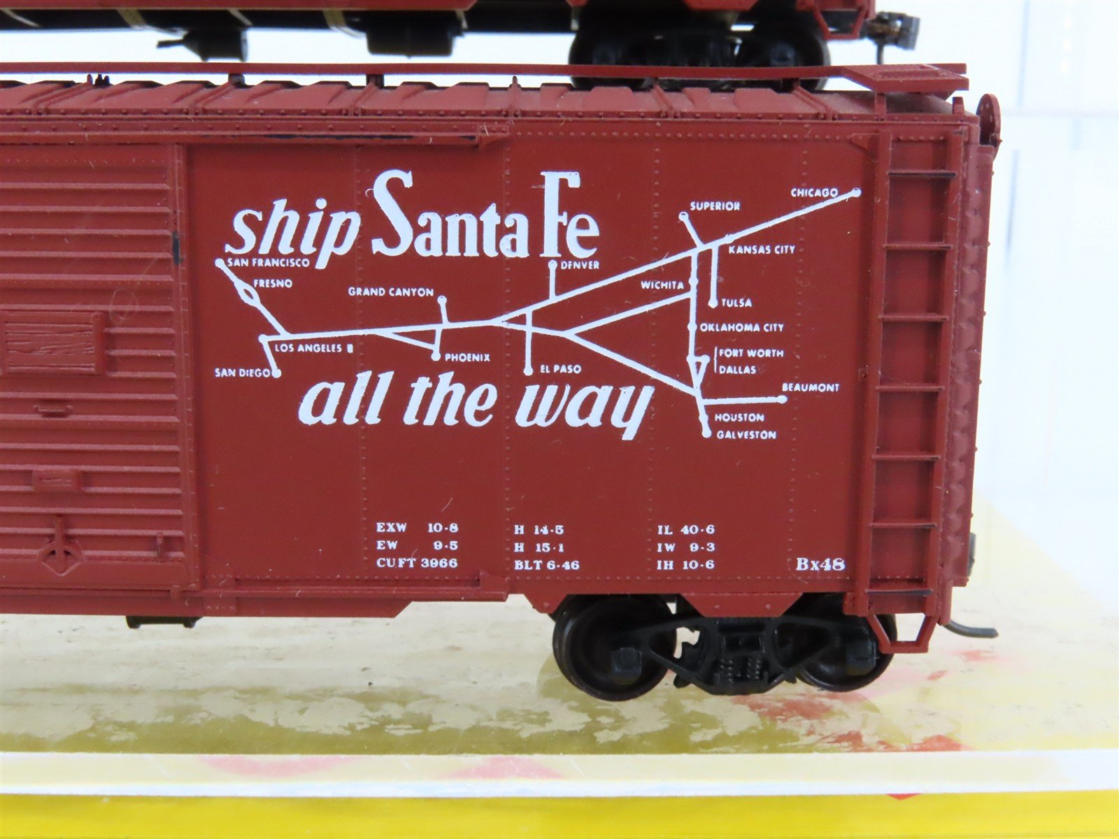 HO Scale Accurail 3322 ATSF Santa Fe 40' Boxcar 3-Pack Built-up Kits