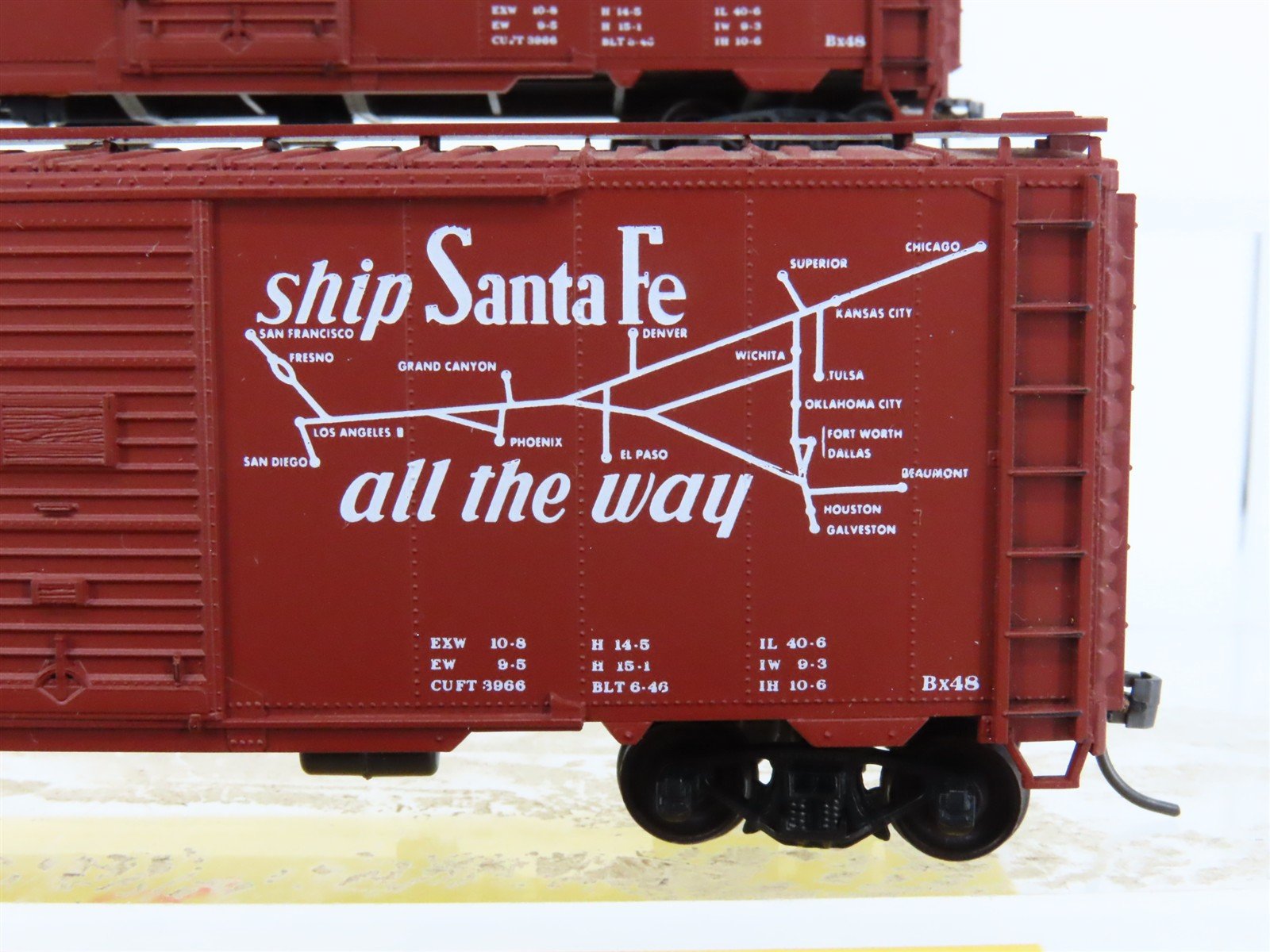 HO Scale Accurail 3322 ATSF Santa Fe 40' Boxcar 3-Pack Built-up Kits
