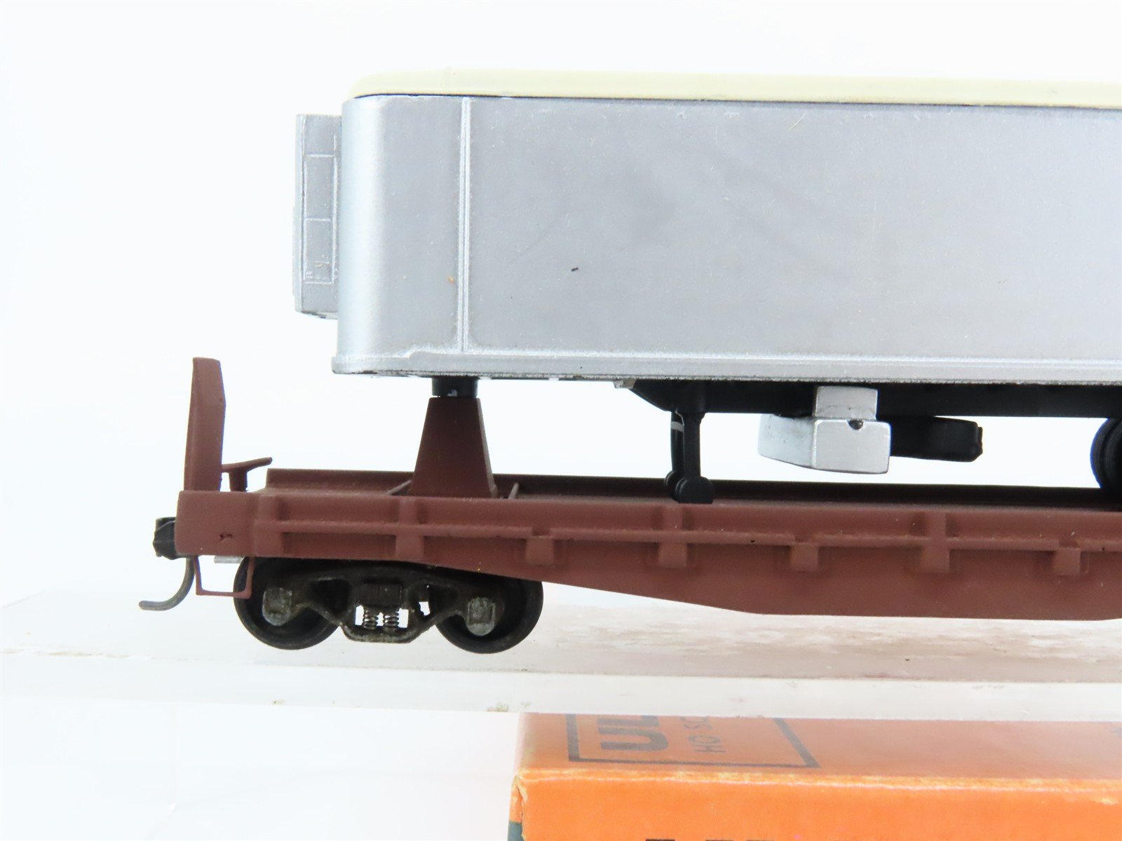HO Scale Ulrich 931-1701 Undecorated Flatcar w/Trailer Built-up Kit