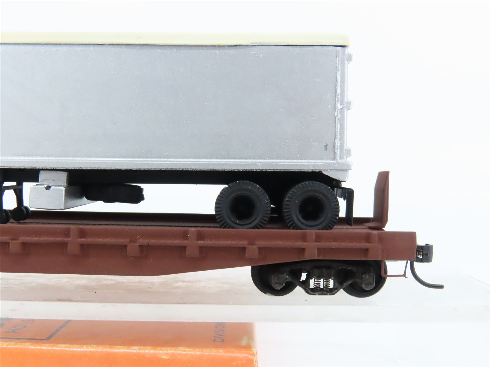 HO Scale Ulrich 931-1701 Undecorated Flatcar w/Trailer Built-up Kit