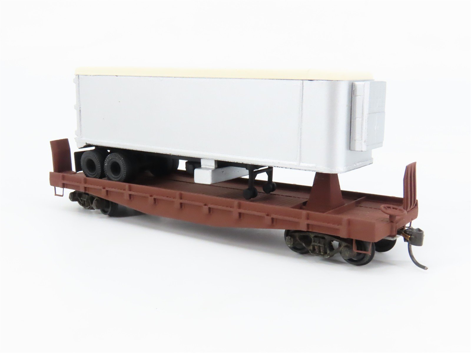 HO Scale Ulrich 931-1701 Undecorated Flatcar w/Trailer Built-up Kit