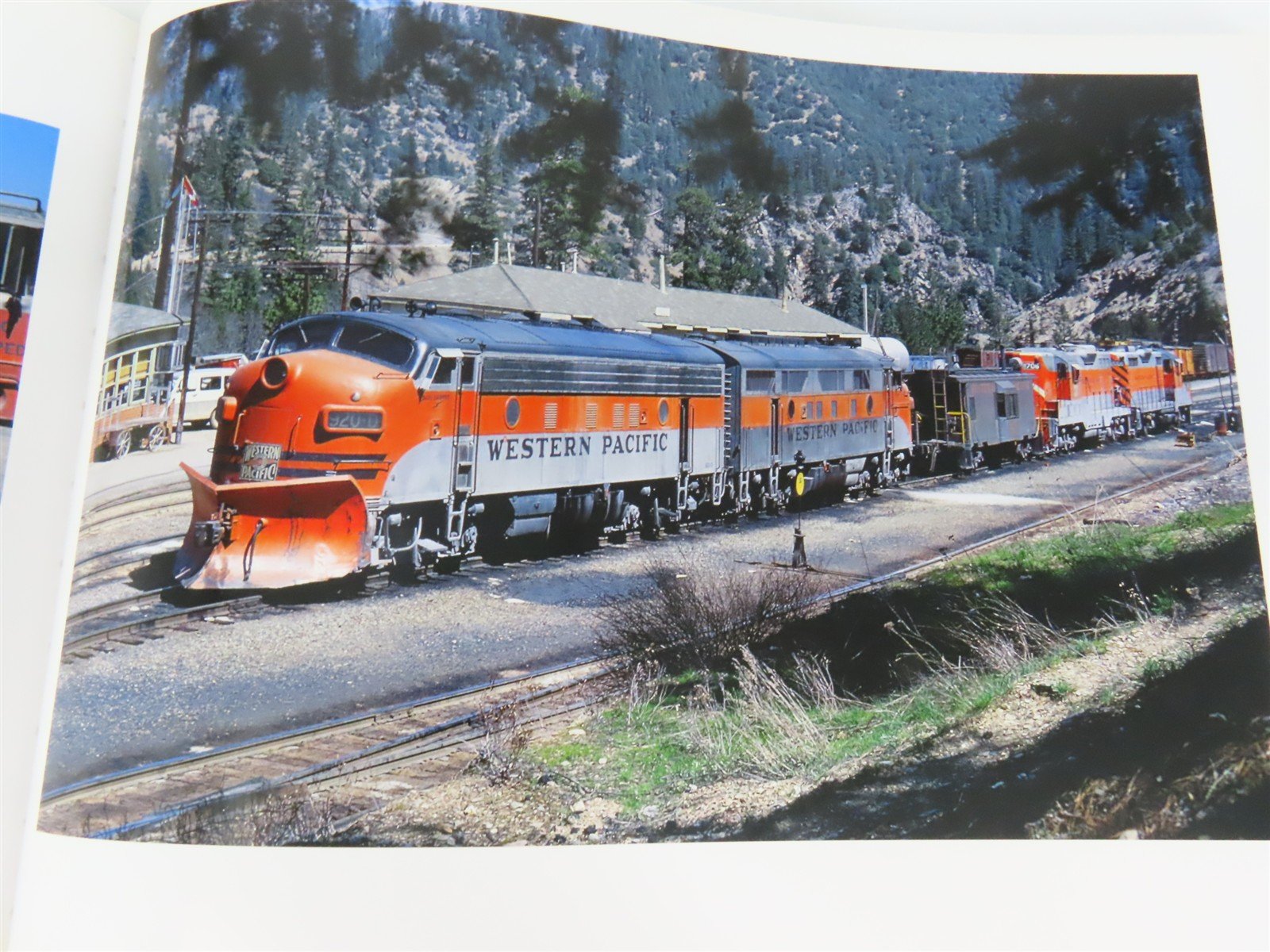 The Western Pacific by Ken Meeker ©2011 HC Book