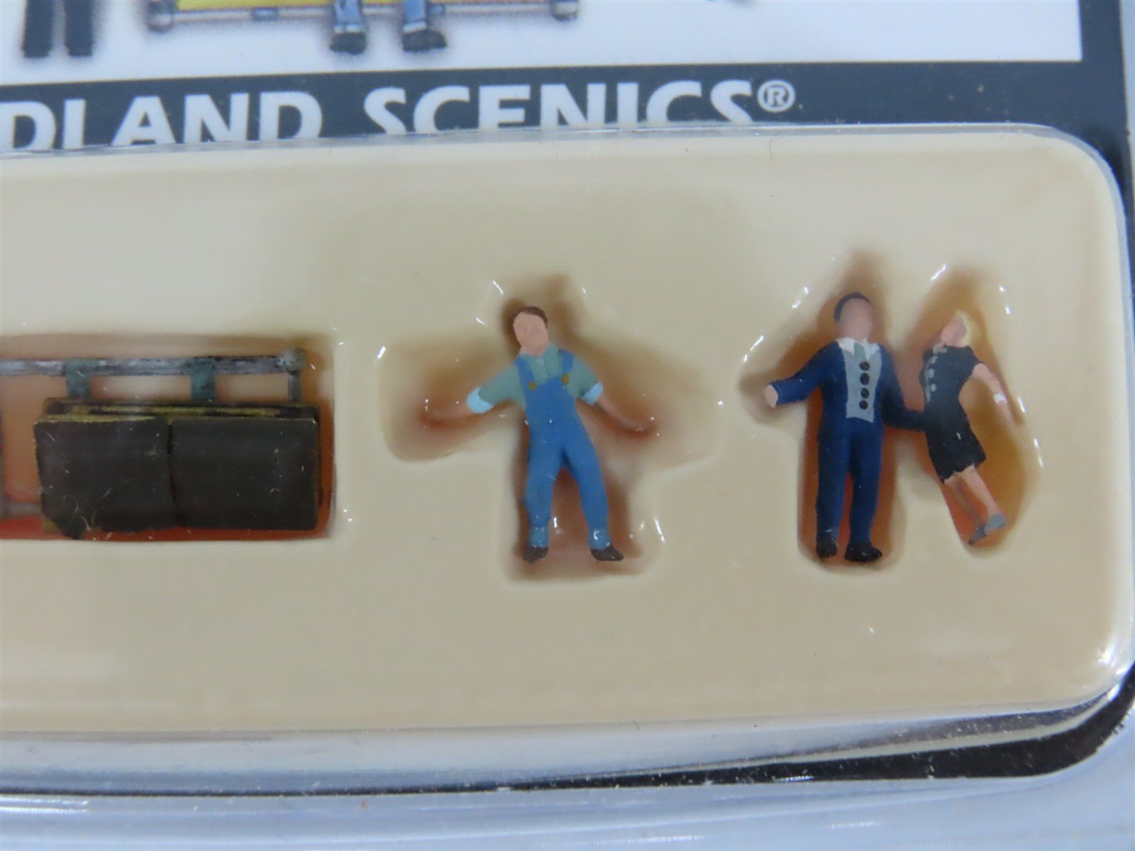 LOT of 5 N Scale Woodland Scenics Figure Packs: Police, Bystanders, Graveside +