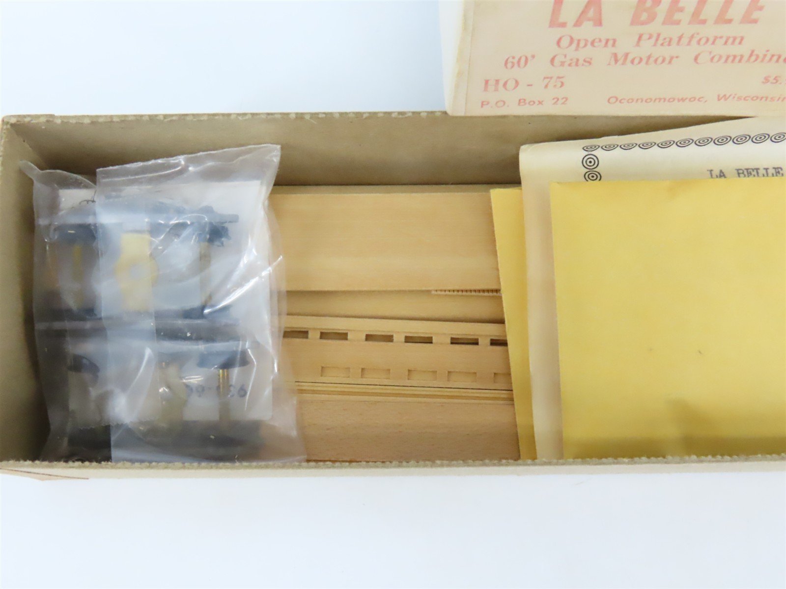 HO LaBelle Craftsman Kit #HO-75 Undecorated 60' Gas-Motor Combine - UNPOWERED