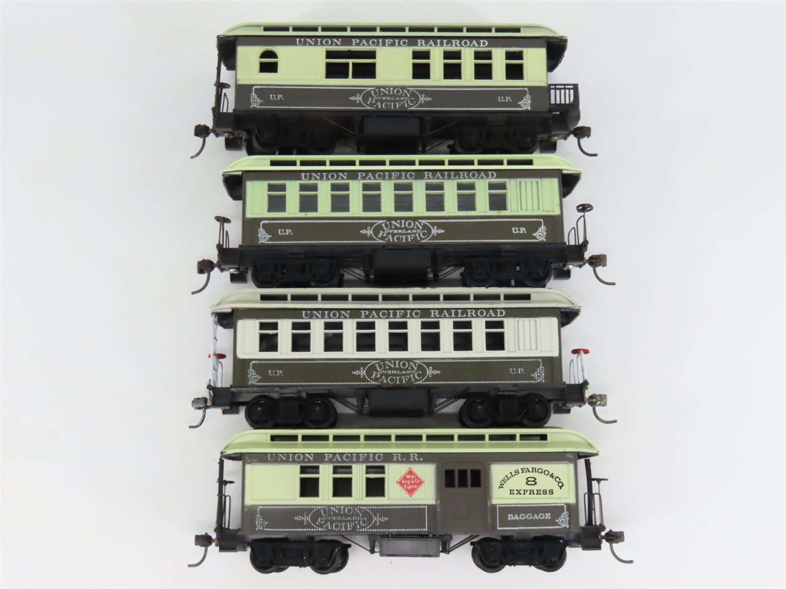HO Scale Roundhouse UP Union Pacific 34' Overton Passenger 4-Car Set