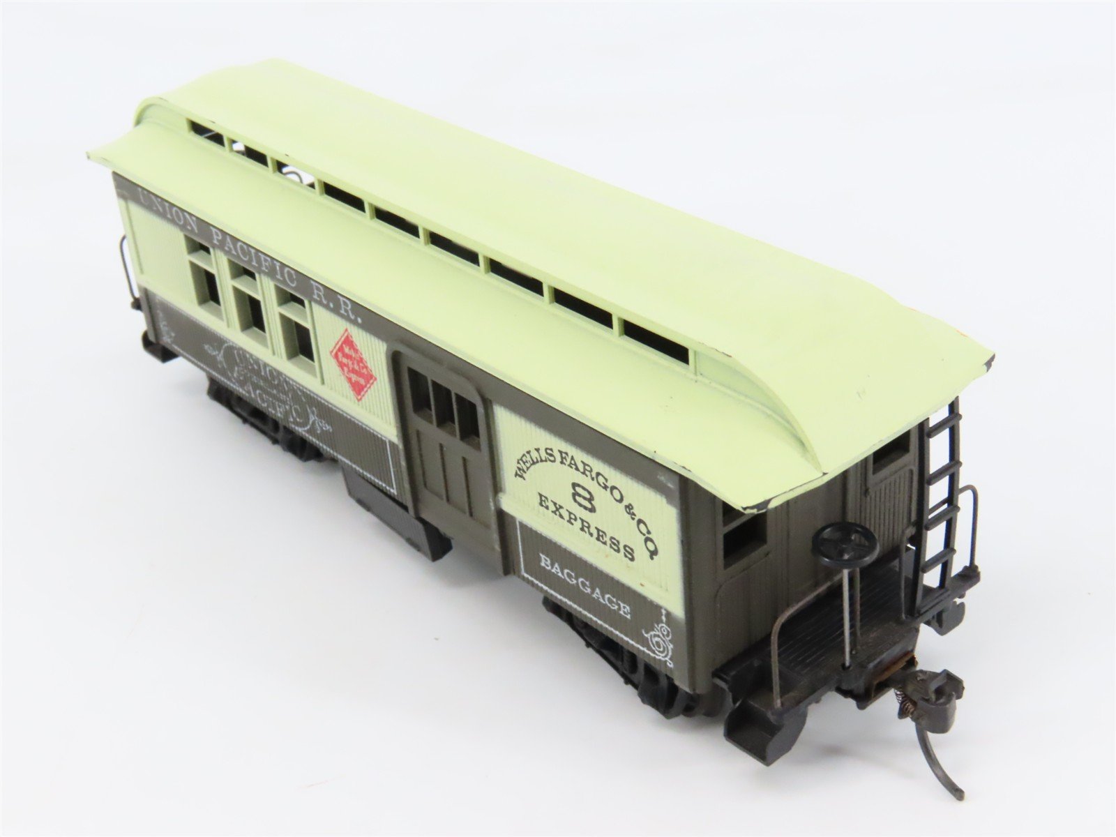 HO Scale Roundhouse UP Union Pacific 34' Overton Passenger 4-Car Set