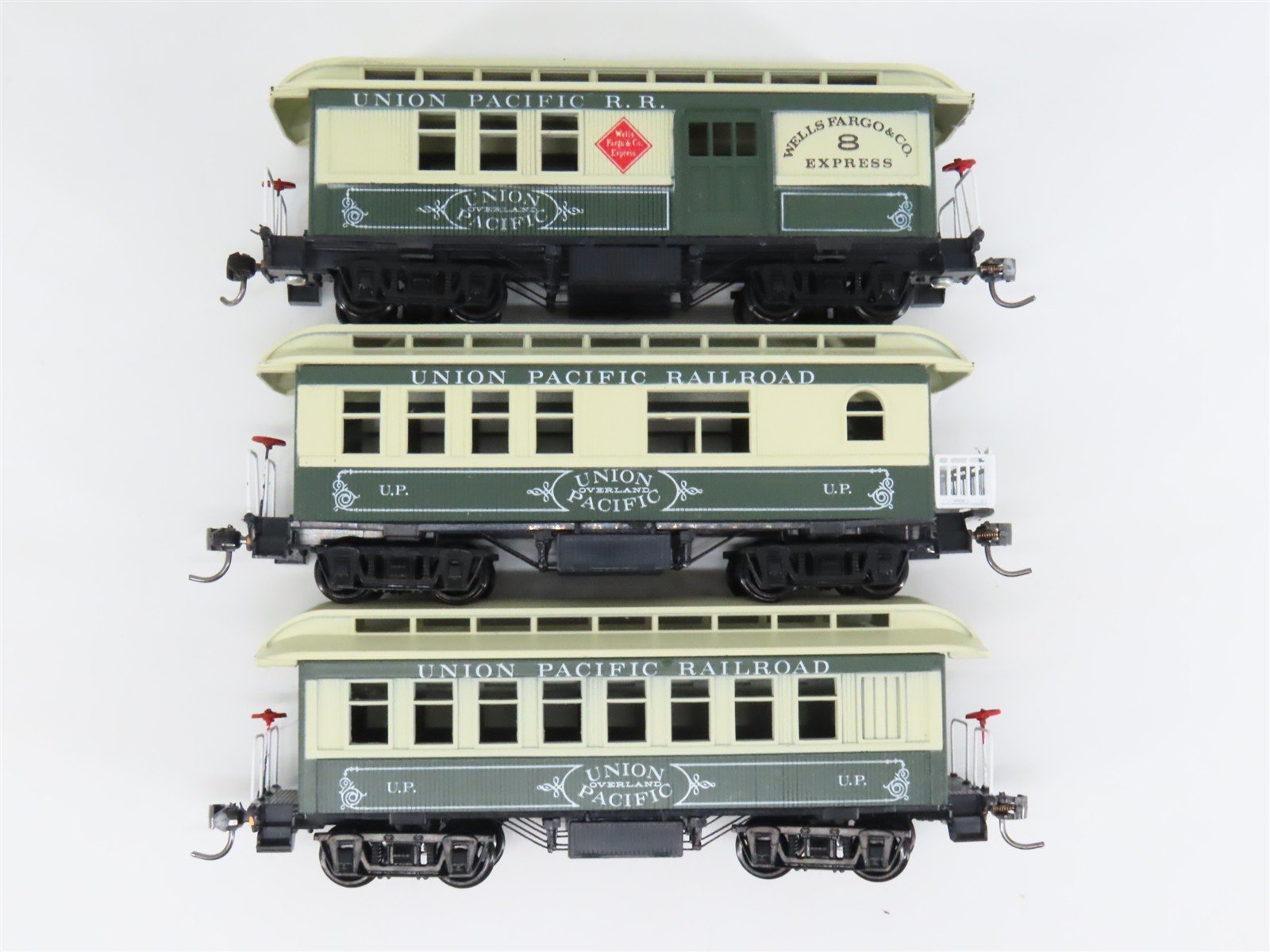 HO Scale Roundhouse UP Union Pacific 34' Overton Passenger 3-Car Set