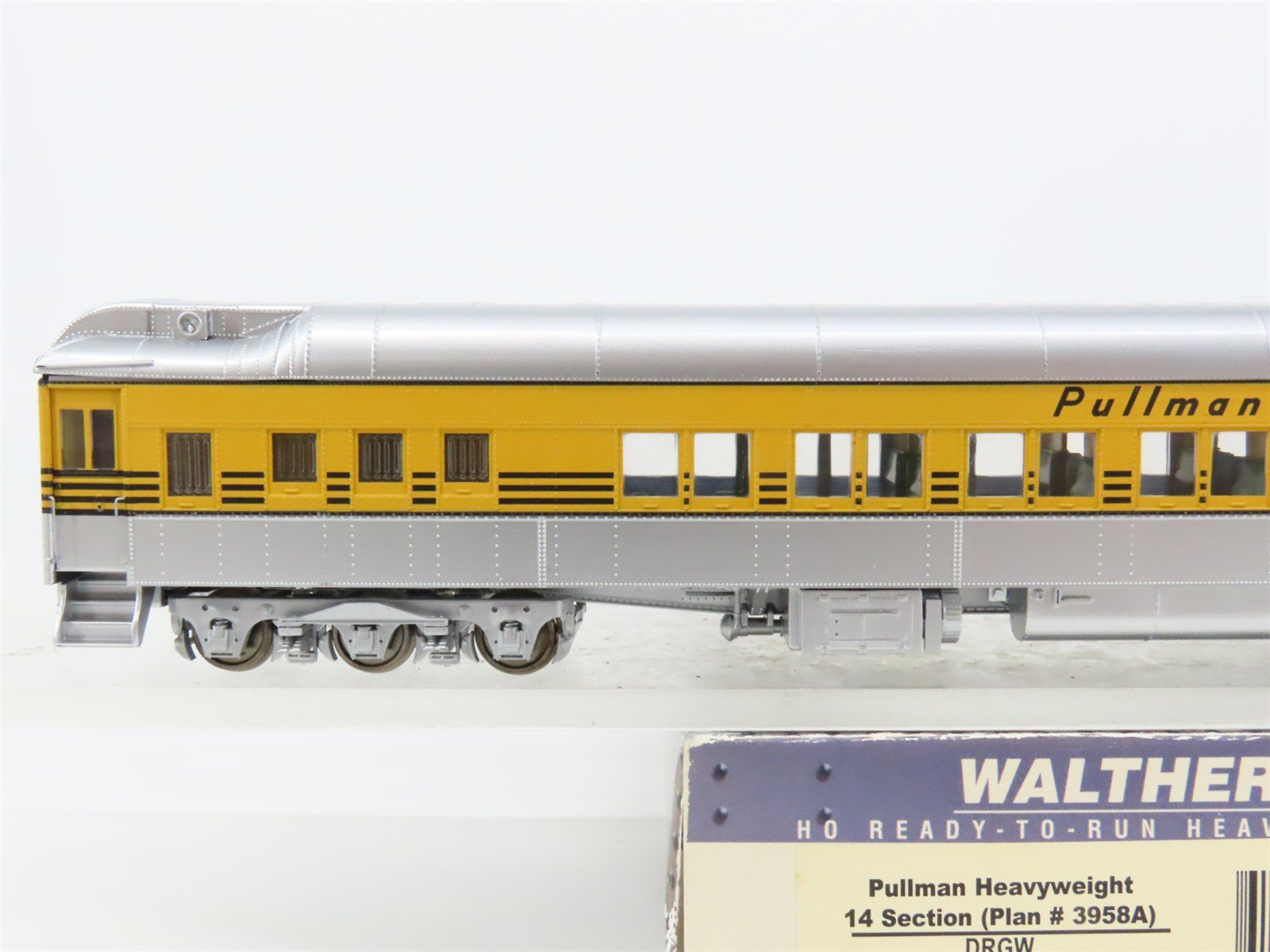 HO Scale Walthers 932-10211 D&RGW Rio Grande Pullman 14-Section Passenger Car
