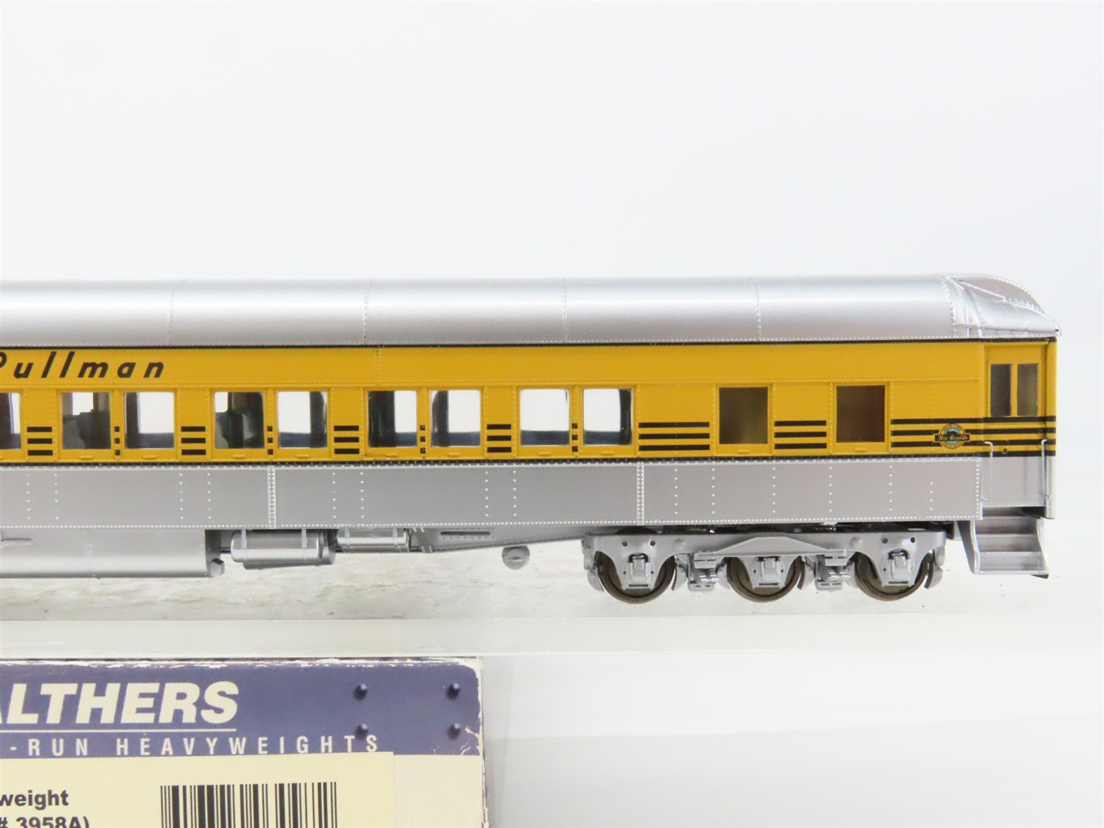 HO Scale Walthers 932-10211 D&RGW Rio Grande Pullman 14-Section Passenger Car