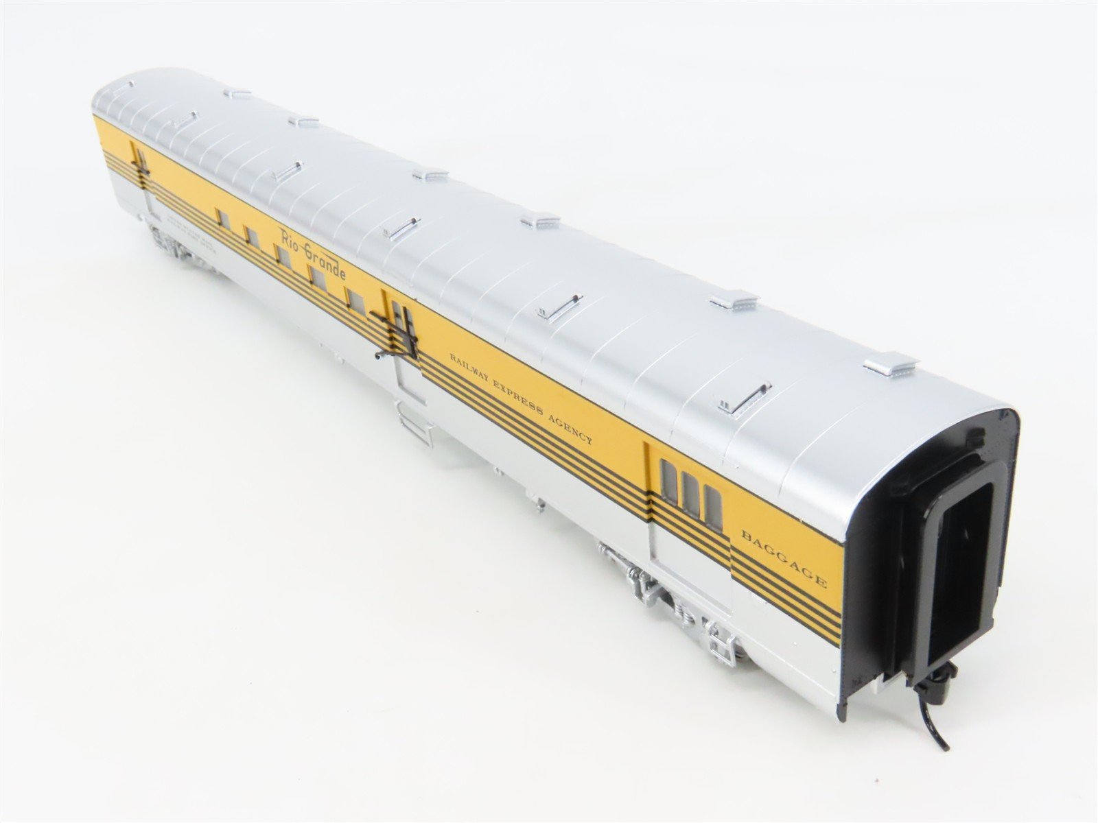 HO Scale Walthers 932-6907 D&RGW Rio Grande ACF Baggage/RPO Passenger Car