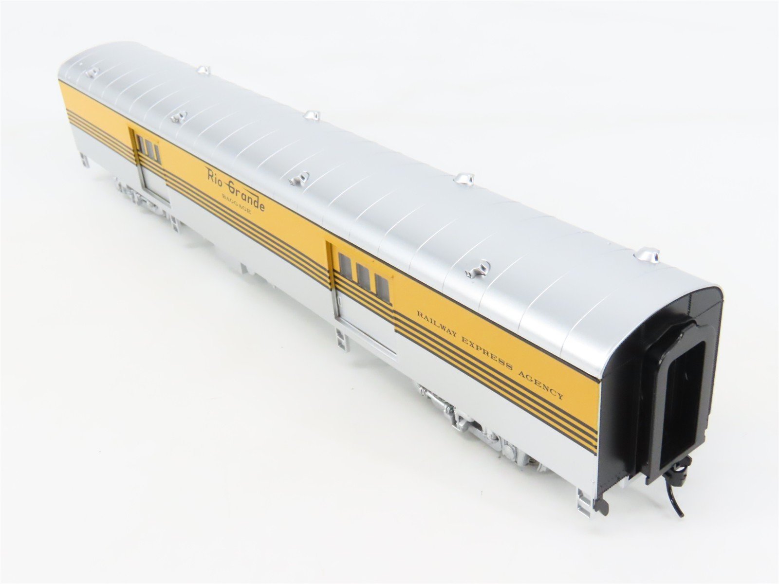 HO Scale Walthers 932-6808 D&RGW Rio Grande P-S 72' Baggage Passenger Car