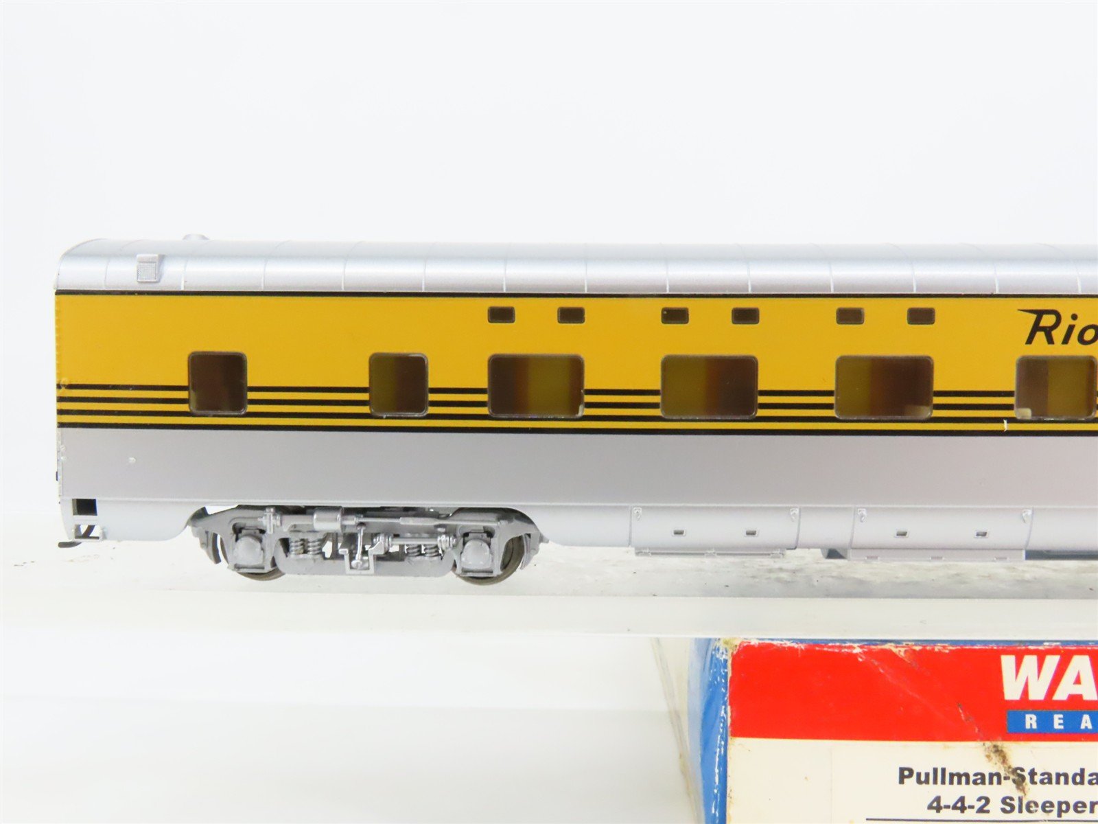 HO Scale Walthers 932-6708 D&RGW Rio Grande P-S 4-4-2 Sleeper Passenger Car