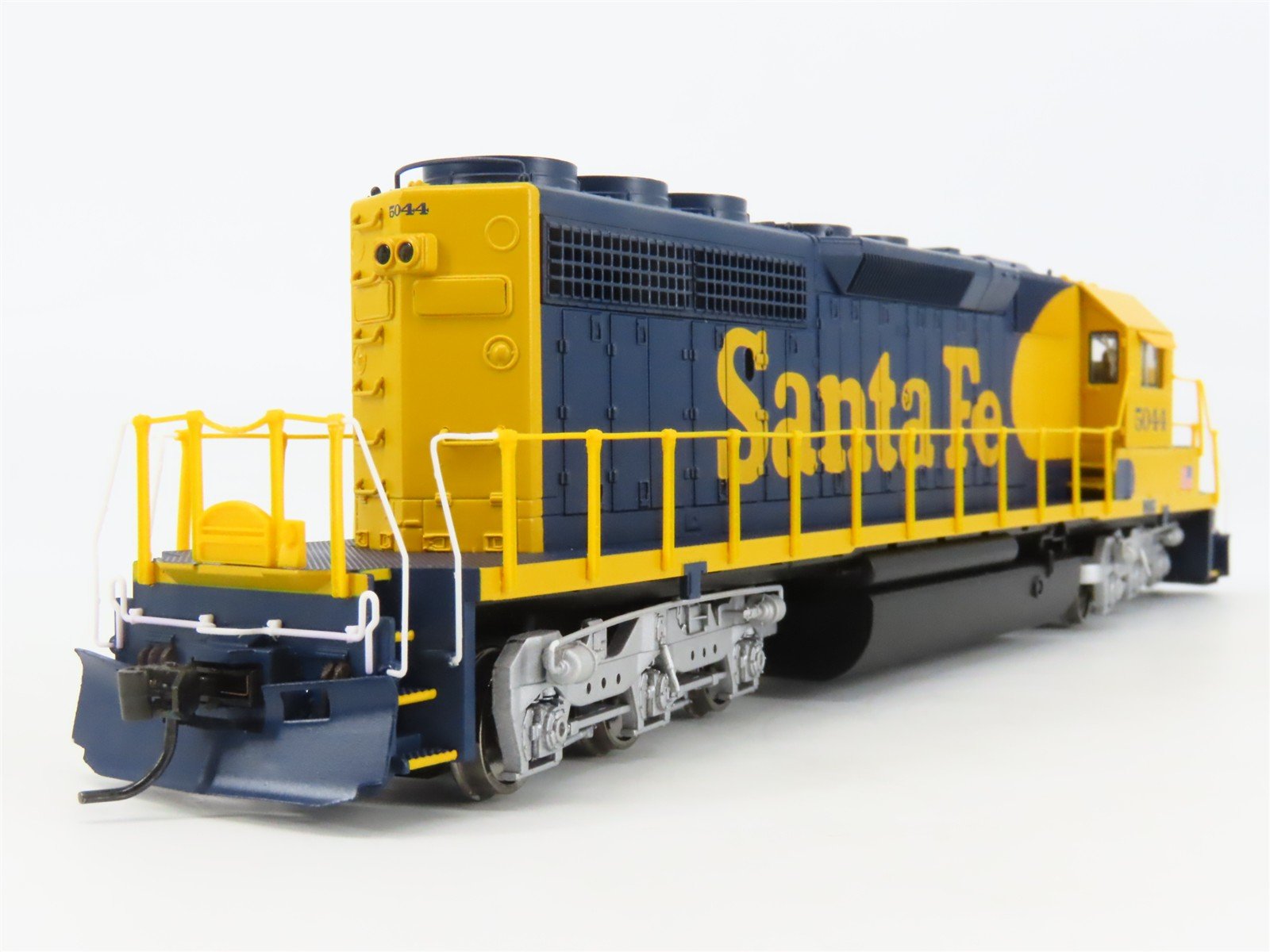 HO Broadway Limited BLI 2701 ATSF Santa Fe EMD SD40-2 Diesel #5044 - Paragon2