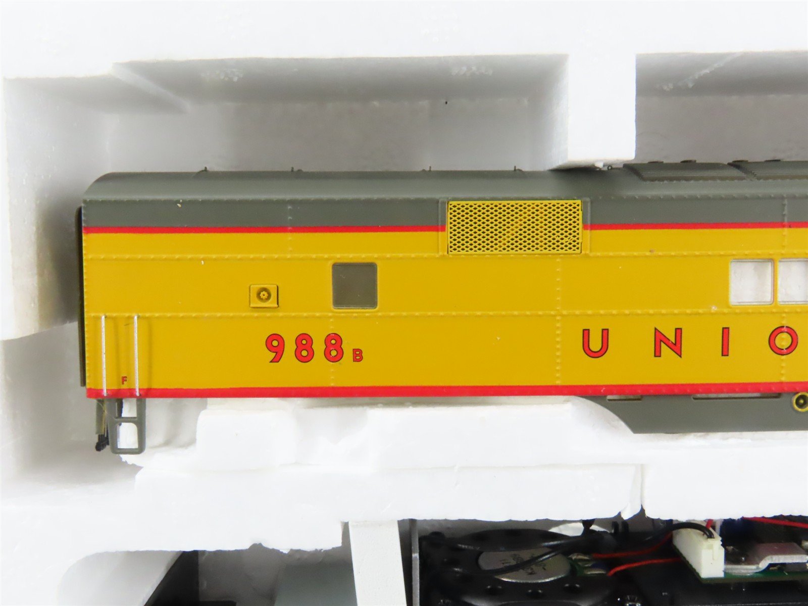 HO Scale Proto 2000 UP Union Pacific EMD E7B Diesel #988B w/ DCC & Sound