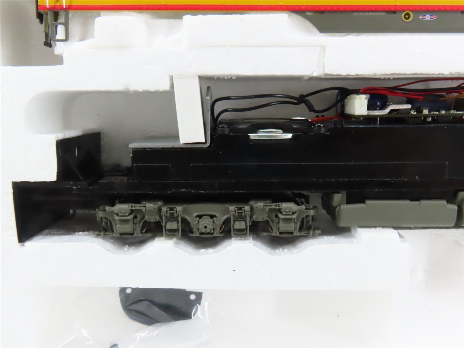 HO Scale Proto 2000 UP Union Pacific EMD E7B Diesel #988B w/ DCC & Sound