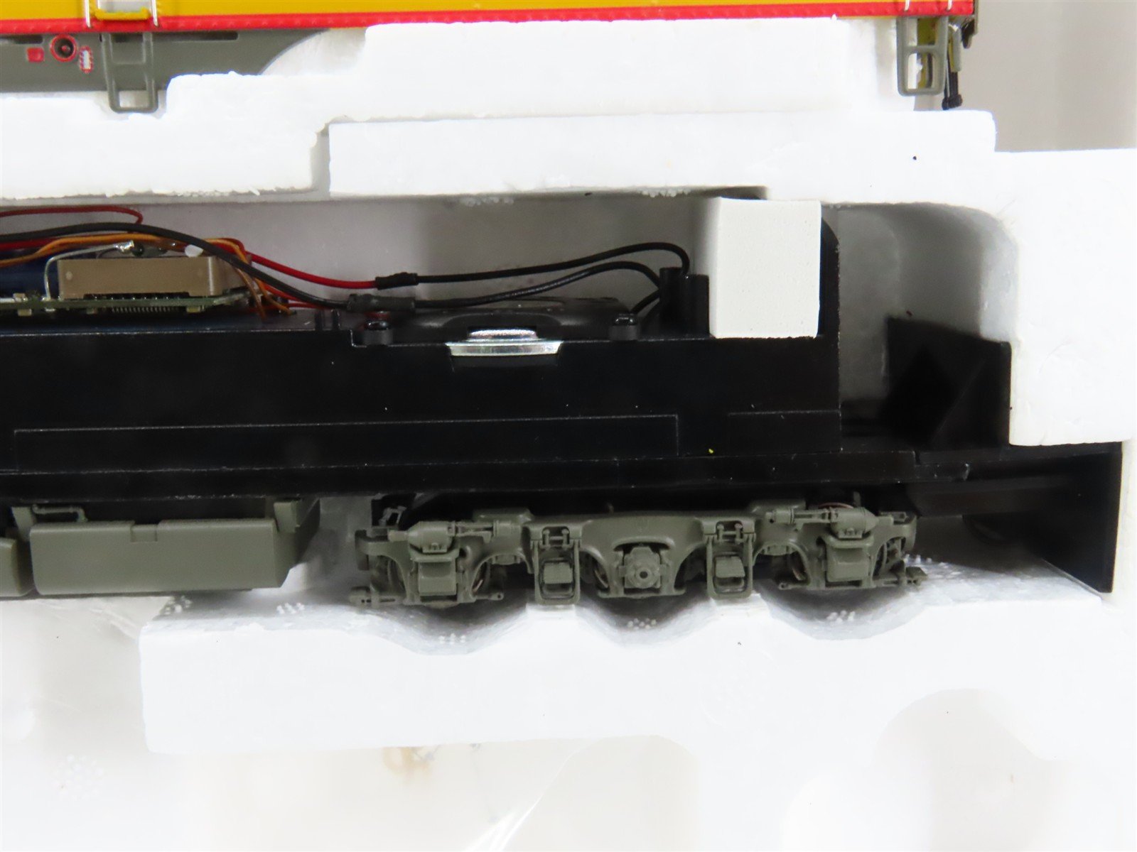 HO Scale Proto 2000 UP Union Pacific EMD E7B Diesel #988B w/ DCC & Sound