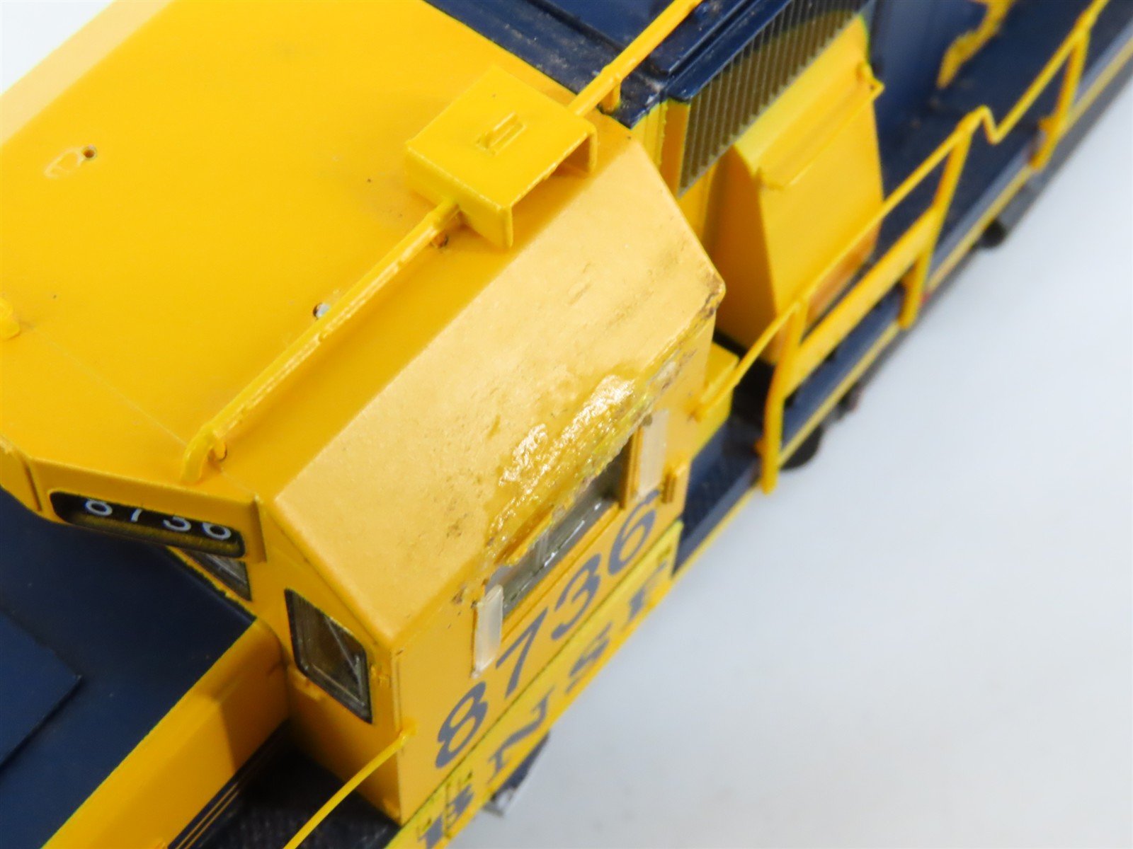 HO Scale Proto 2000 BNSF/Santa Fe EMD GP60 Diesel #8736 w/ DCC & Sound