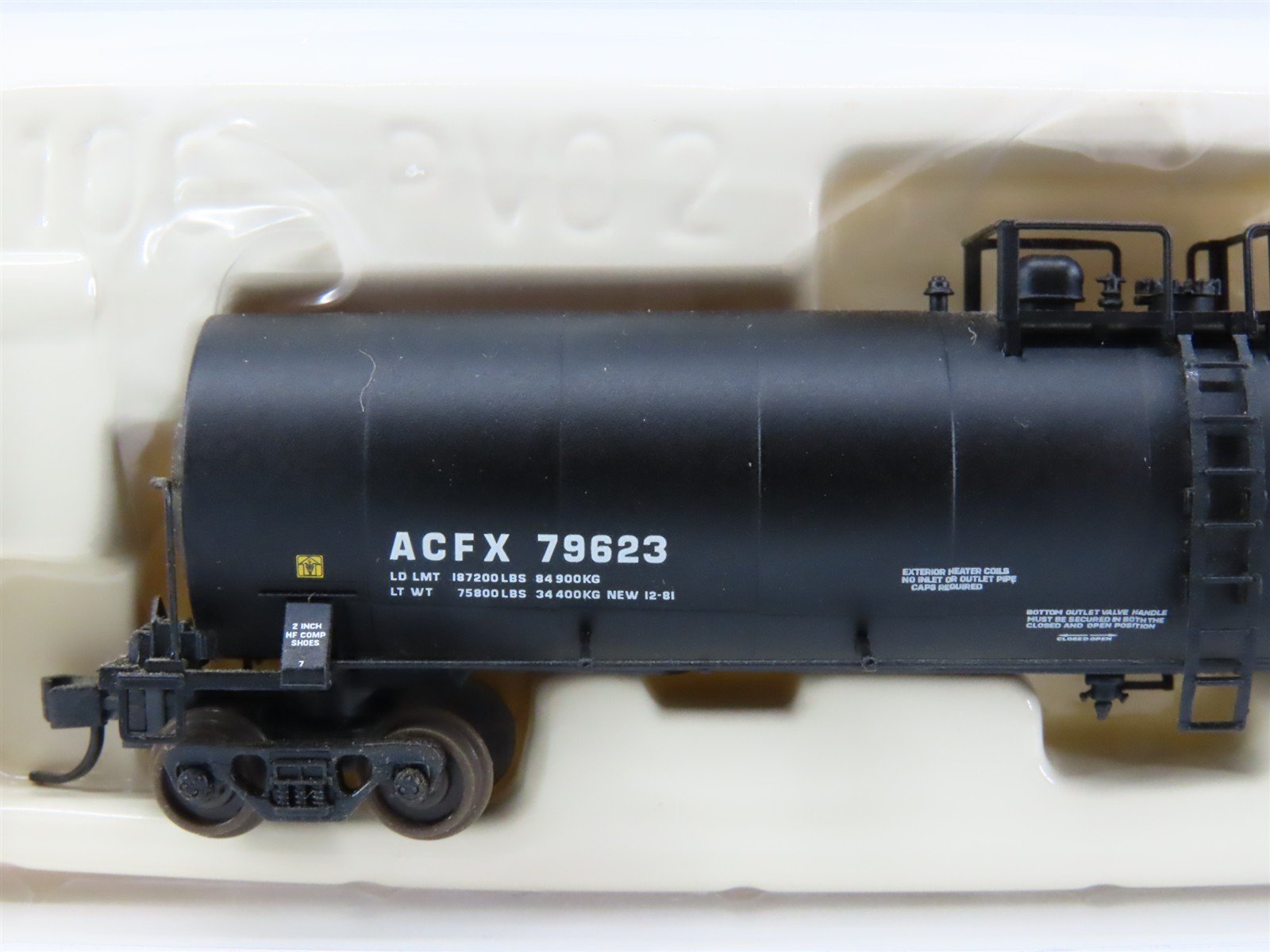 N Scale Atlas 30854 ACFX Shell Canada 22K Gallon Tankcar #79623